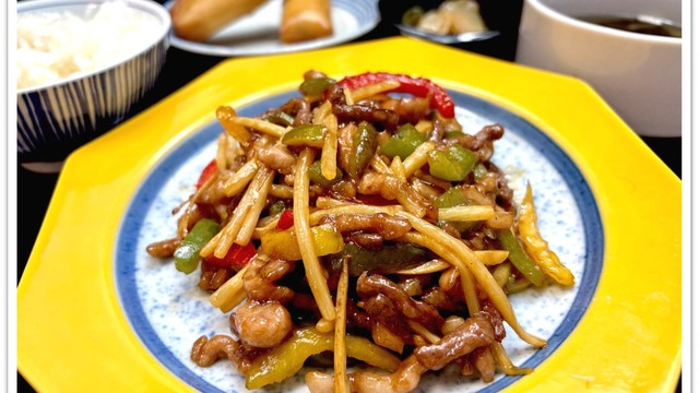 青椒肉絲（チンジャオロース）春巻、スープ付