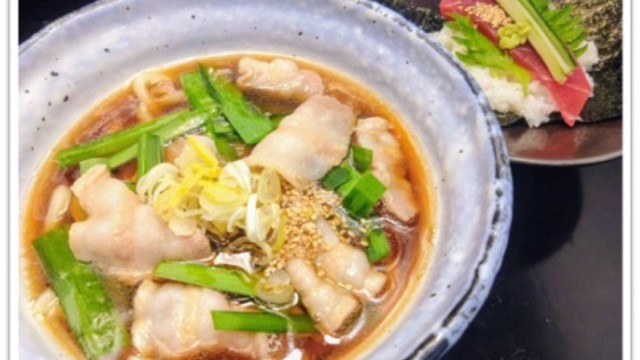 肉ニラうどんと手巻き寿司のセット