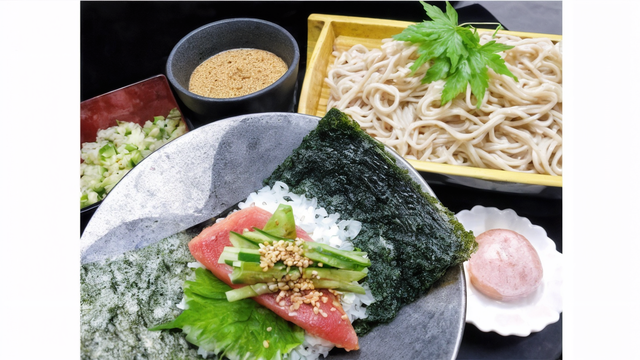 冷や汁蕎麦 手巻き寿司のセット